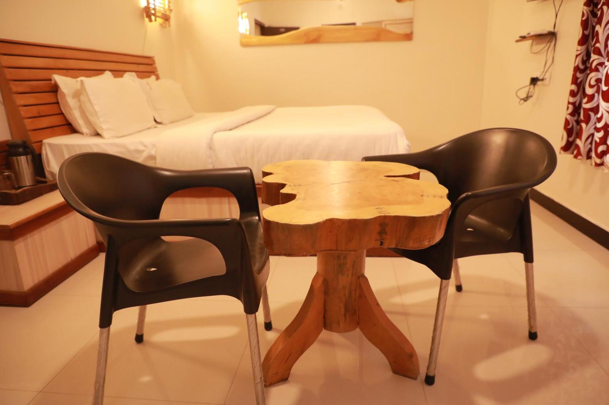 The Woodlands Residency- Unmarried And Stag Groups Not Allowed होटल