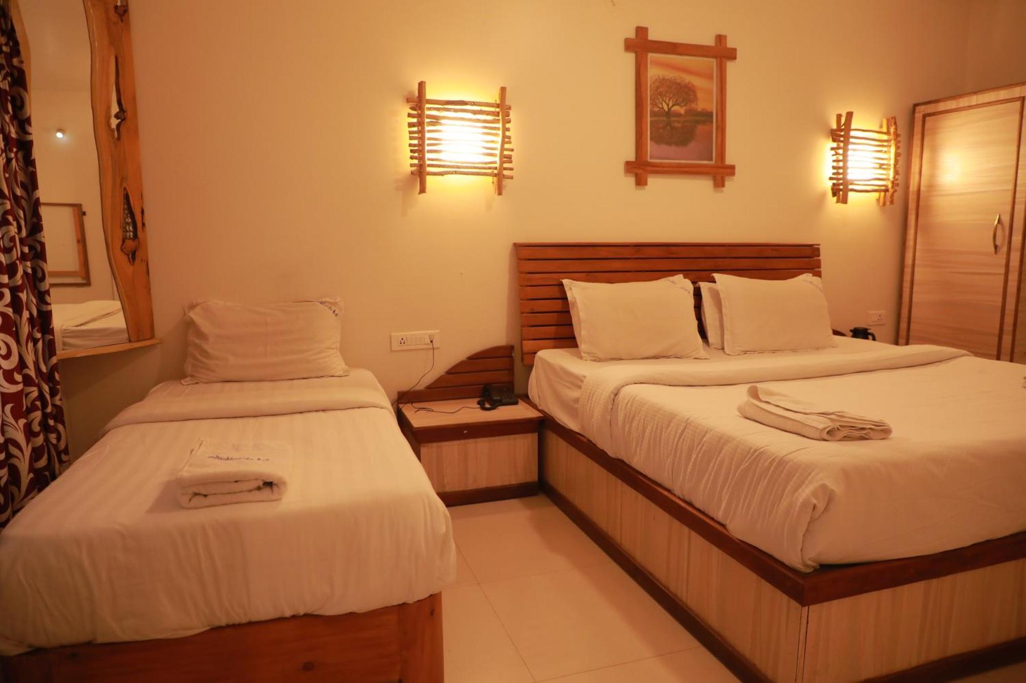 The Woodlands Residency- Unmarried And Stag Groups Not Allowed होटल 3*