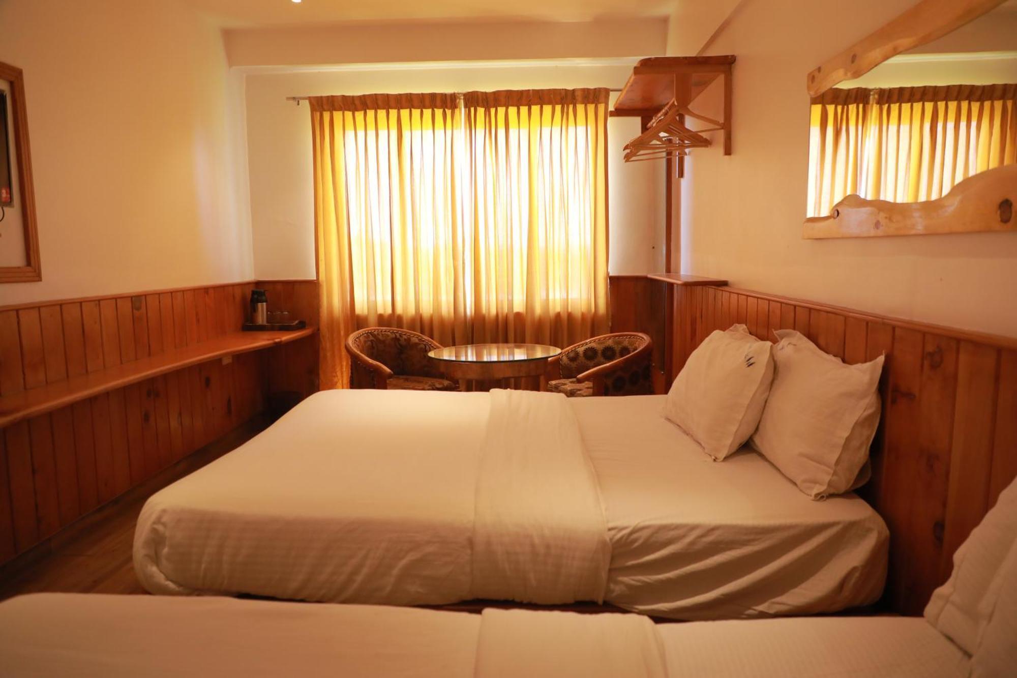 होटल The Woodlands Residency- Unmarried And Stag Groups Not Allowed